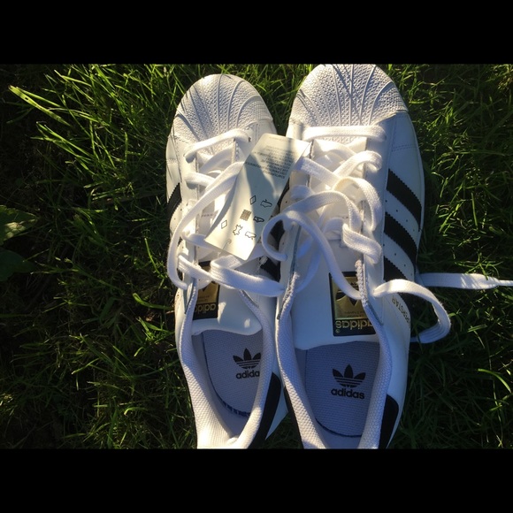 BRAND NEW ADIDAS SHOES🦋🌈💞☂️SOLD - Picture 2 of 5